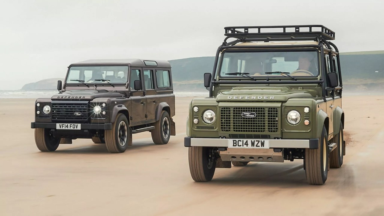 Land-Rover-Defender-Classic-V8-by-Works-Bespoke-3-copy-2048x1152