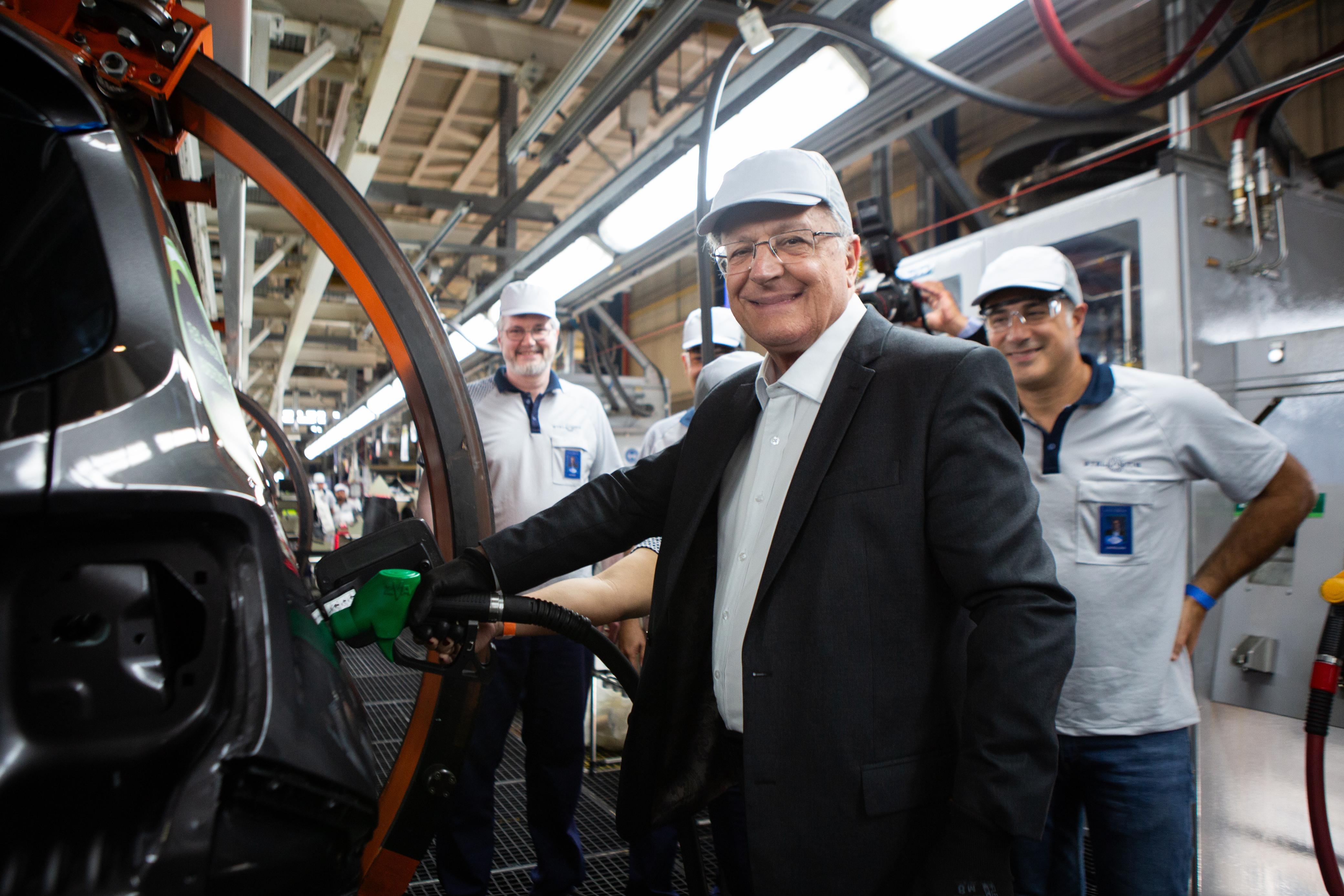 Geraldo Alckmin na fábrica da Stellantis em Goiana (PE)