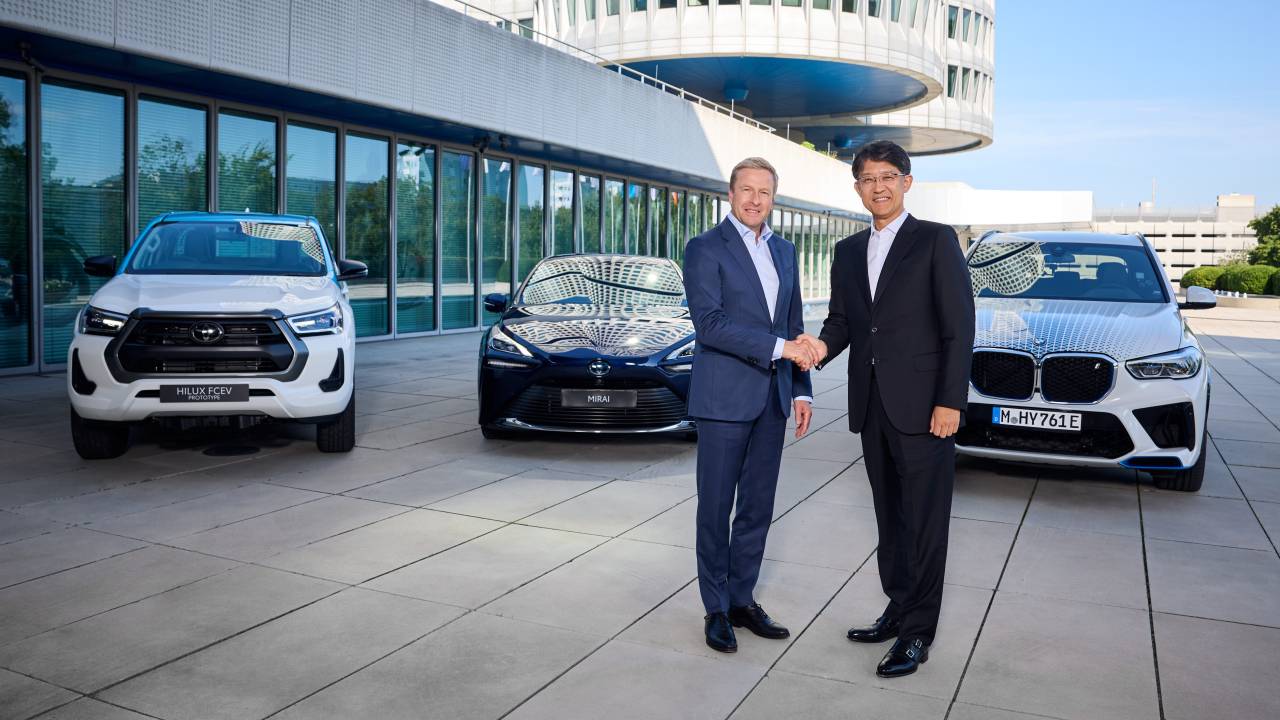 Oliver Zipse, Chairman do Board de gestão da BMW e Koji Sato, presidente da Toyota Motor Corporation