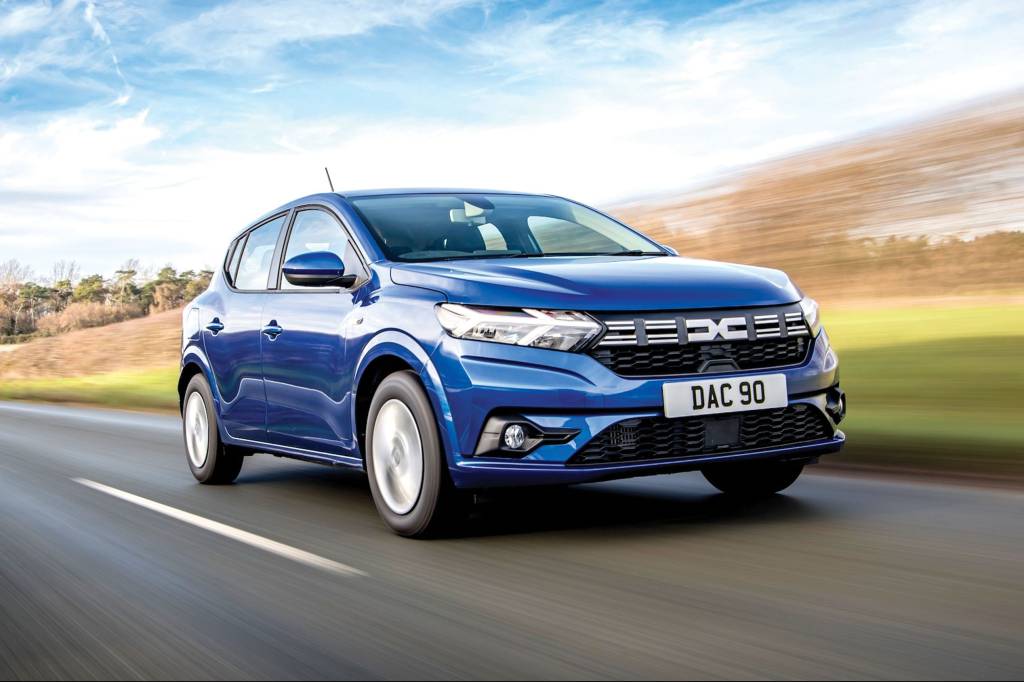 Fora de linha no Brasil, Sandero é o carro mais vendido da Europa pela primeira vez