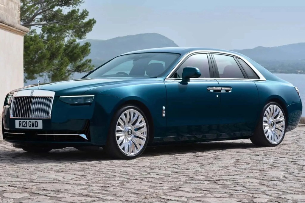 Rolls-Royce atualiza Ghost e deixa o sedã ainda mais luxuoso