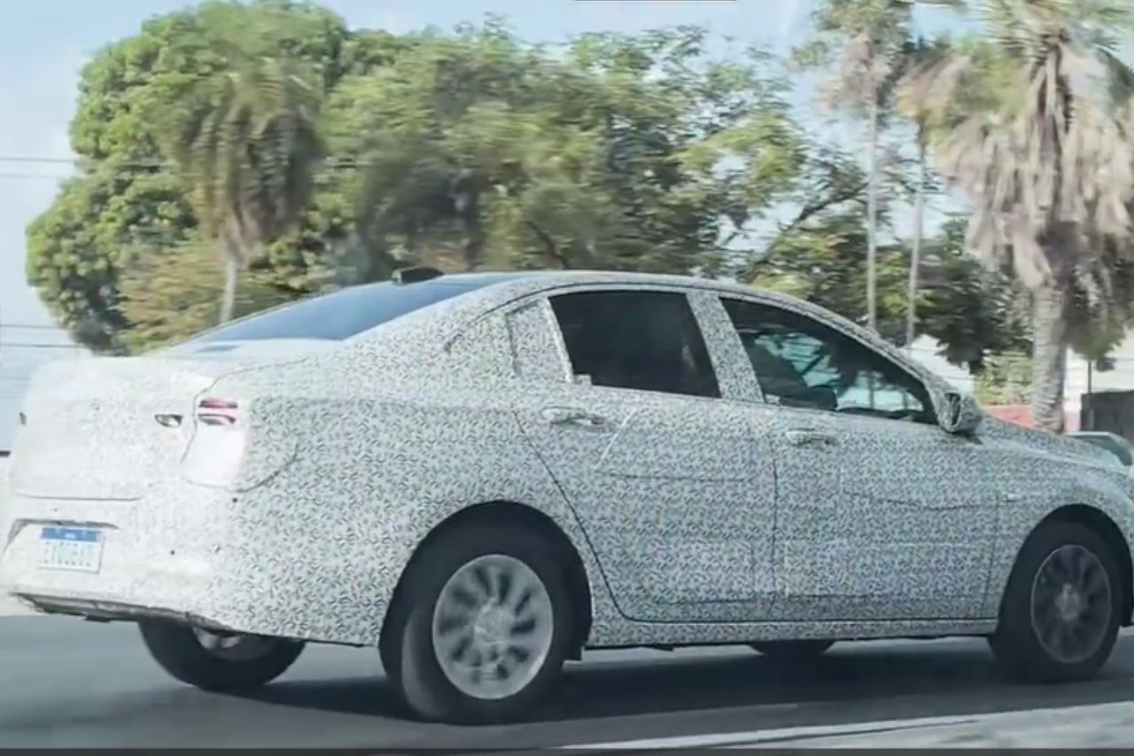 Chevrolet Onix Plus 2026 em testes