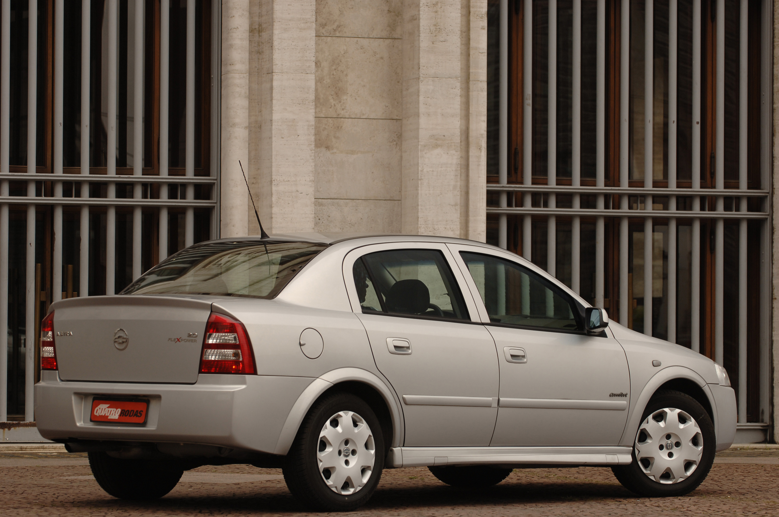 Astra Confort 2.0 da Chevrolet, sedã modelo 2006, testado pela revista Quatro Rodas.