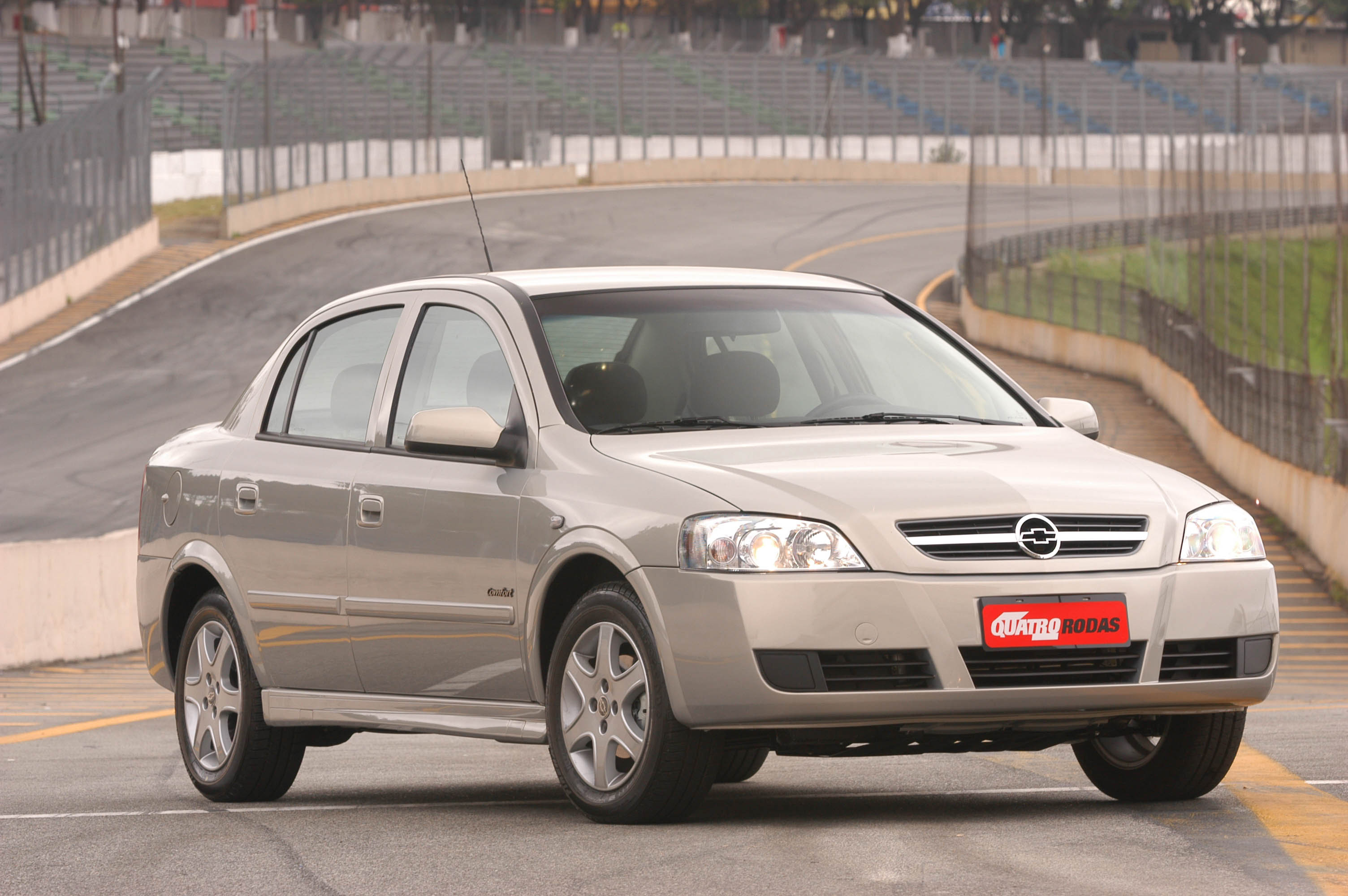 Astra Sedan Comfort, da Chevrolet, vencedor da 4ª edição de Melhor Compra, da revista Quatro Rodas.