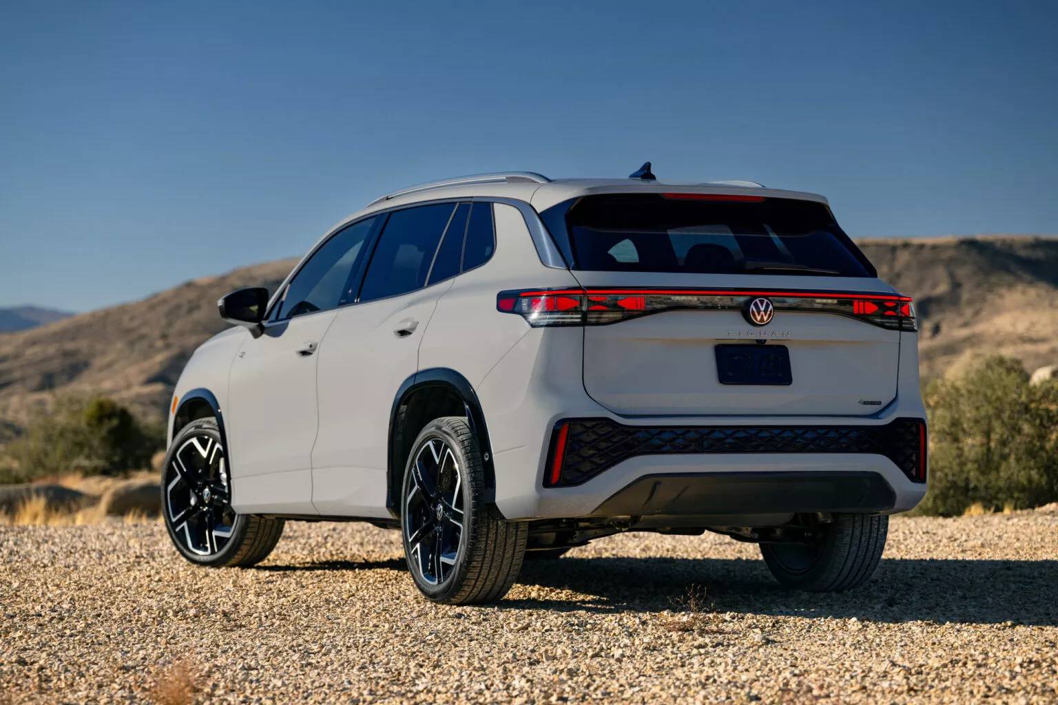 2025-VW-Tiguan-USA-4-1536x1024