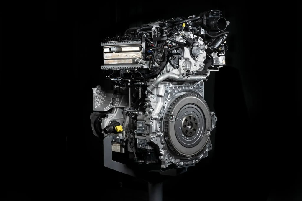 Novo motor 2.0 turbo da Mercedes é feito na China e promete 20 km/l