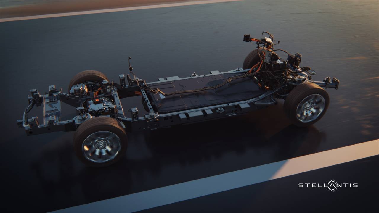 Plataforma STLA Frame em configuração para carros elétricos