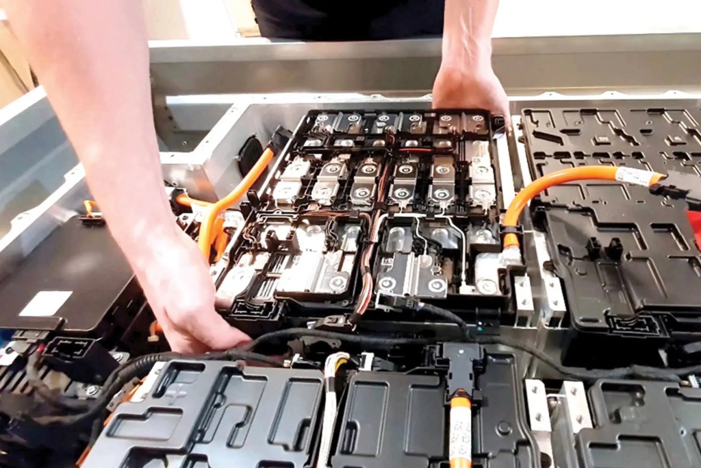 Baterias de carros elétricos podem durar 40% mais que o esperado, diz estudo