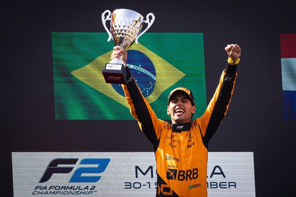 Gabriel Bortoleto após vitória na Fórmula 2
