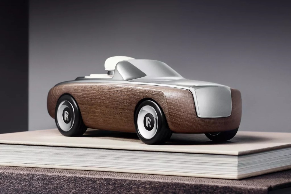 Rolls-Royce mais barato tem preço de carro usado e não é vendido montado