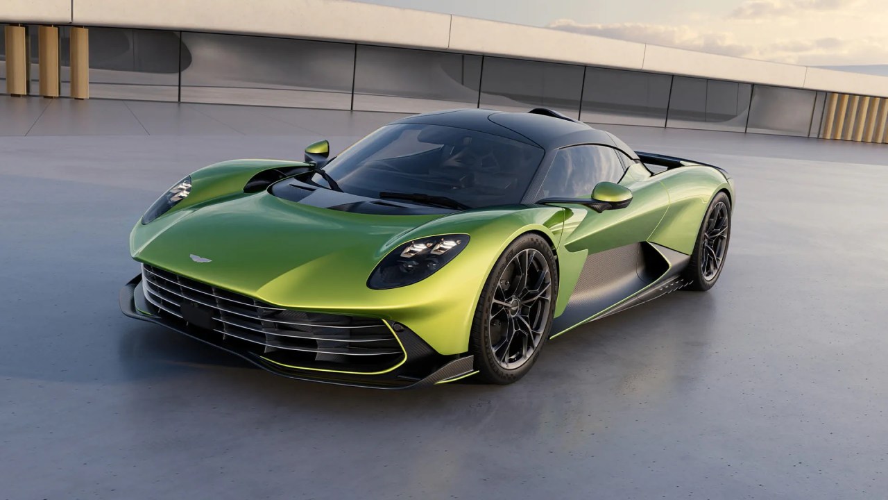 2025-aston-martin-valhalla