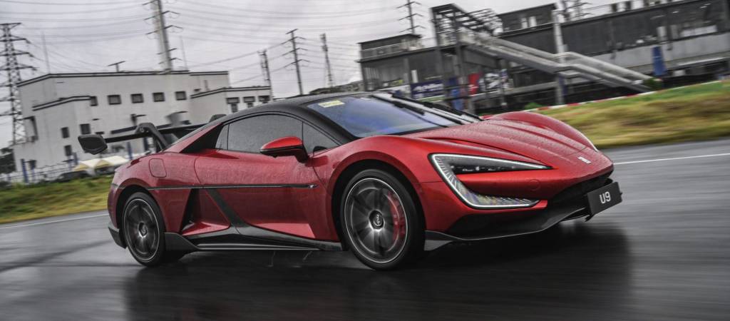 BYD U9 tem posição de dirigir de SUV mas realmente anda como supercarro