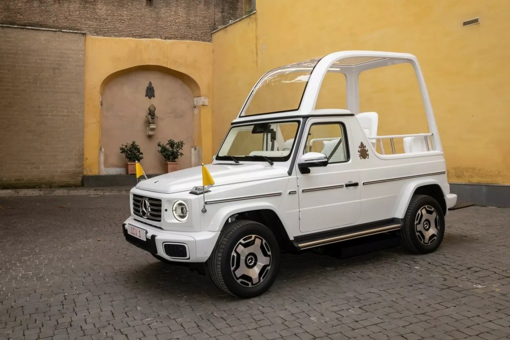 Mercedes-Benz Classe G é o primeiro Papamóvel elétrico da história