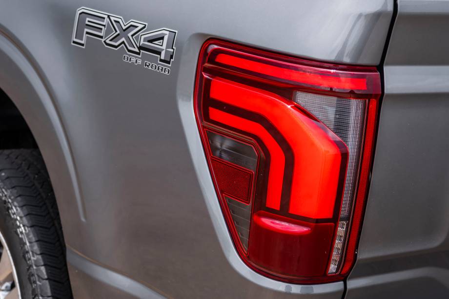 Ford F-150 Lariat Ford F-150 Lariat