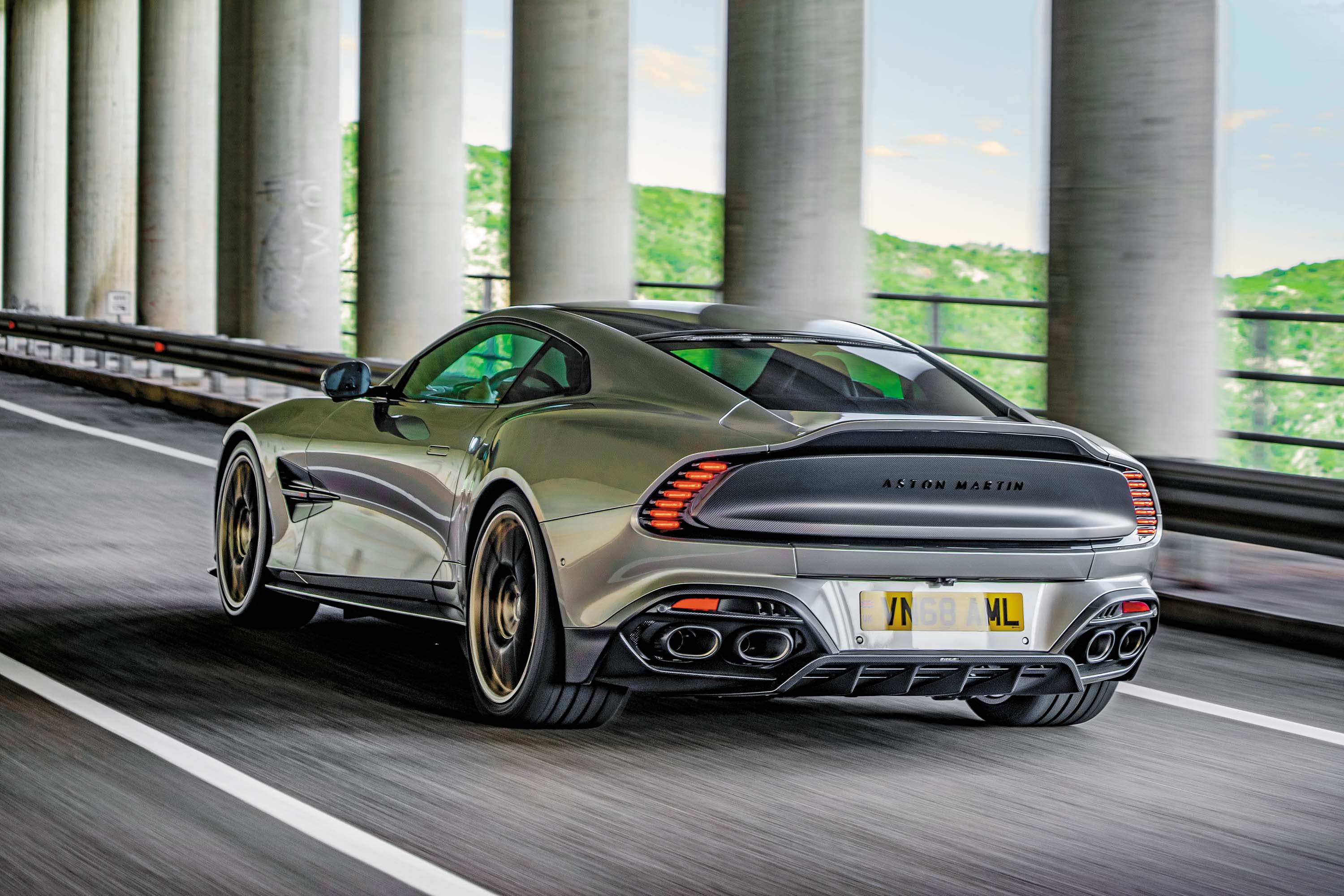 Aston Martin Vanquish: pilotamos o novo carro de James Bond