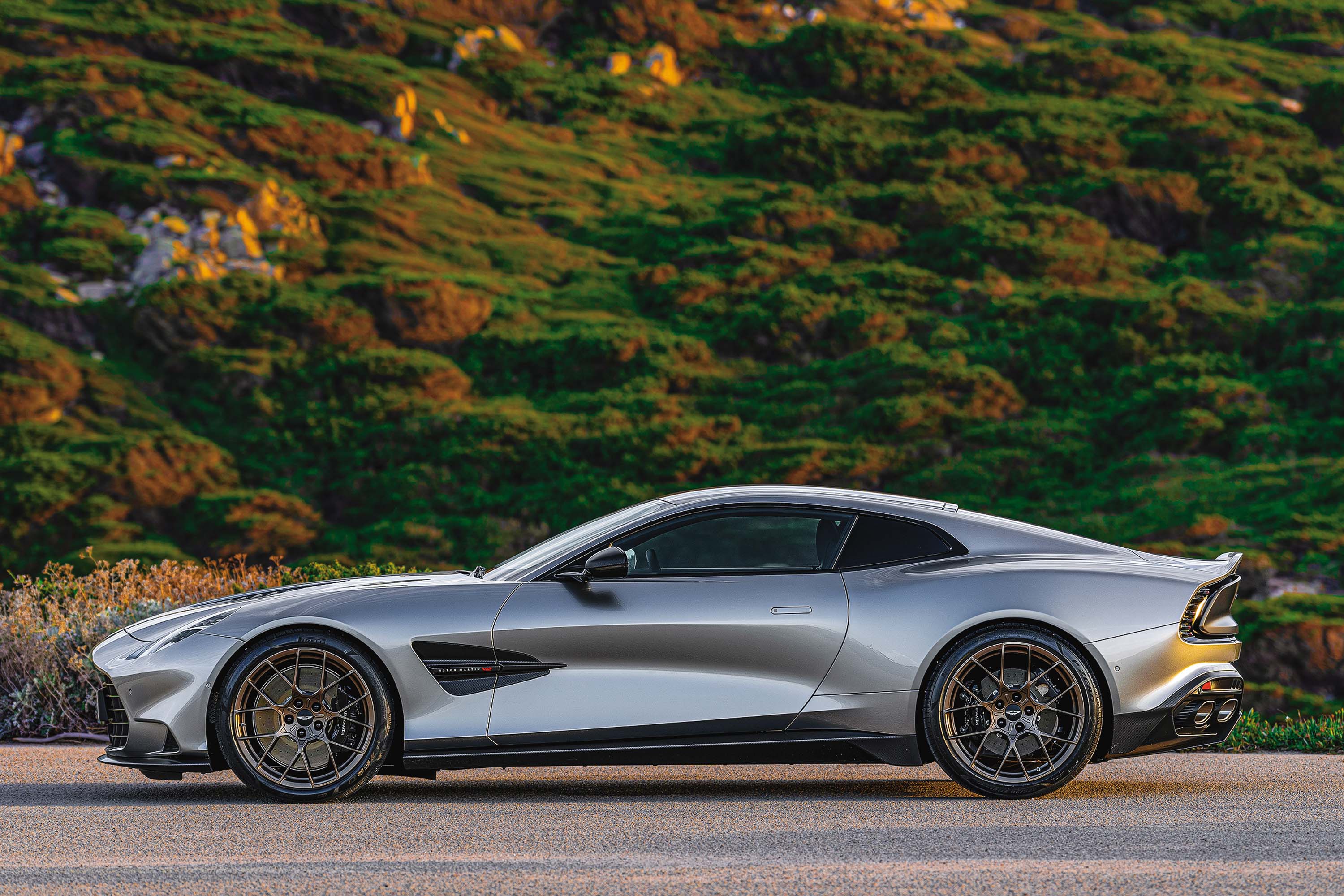 Aston Martin Vanquish: pilotamos o novo carro de James Bond