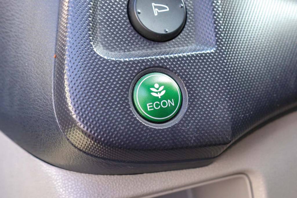 Usar sempre o modo eco traz benefícios ou prejudica o carro?