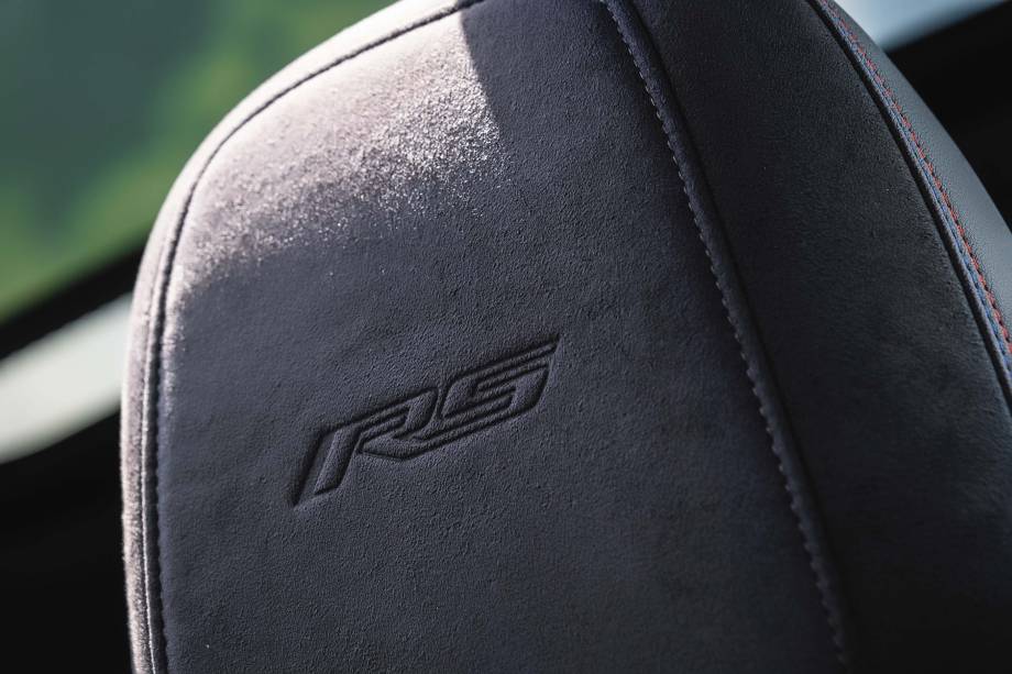 As peças de camurça dão um charme diferente ao SUV As peças de camurça dão um charme diferente ao SUV