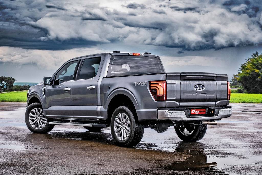 Ram 1500 laramie x ford f-150 lariat Ram 1500 laramie x ford f-150 lariat