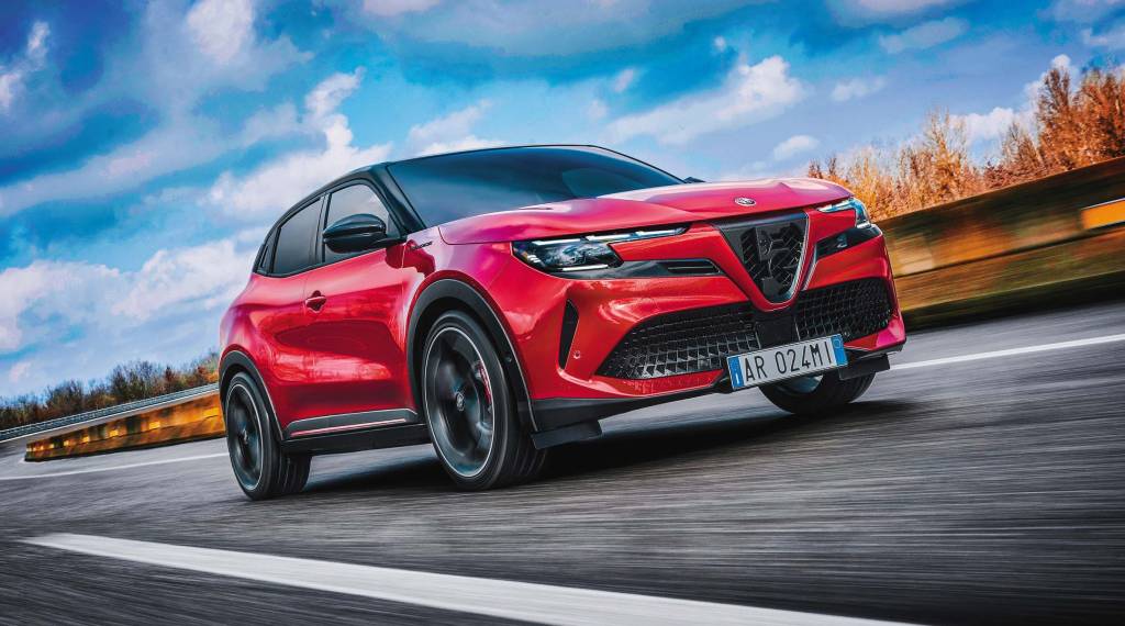 Dirigimos! Alfa Romeo Júnior é o primeiro SUV que faz questão de ser hatch