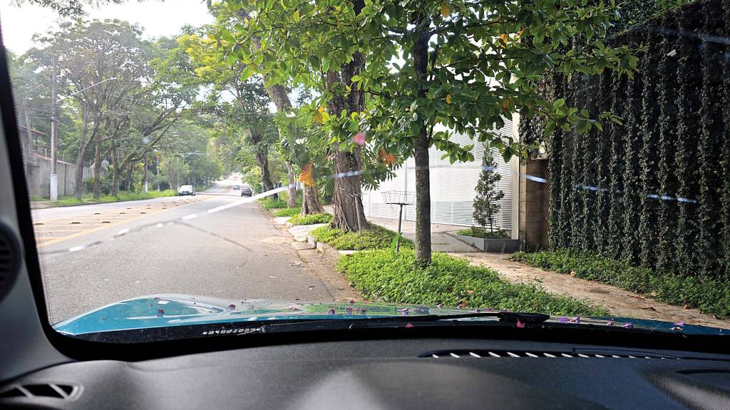 Longa Duração: Citroën C3 enfrenta temporal e acaba com para-brisa trincado