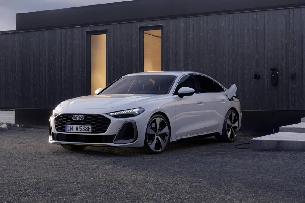 Audi A5 agora tem versão híbrida plug-in com 110 km de autonomia elétrica