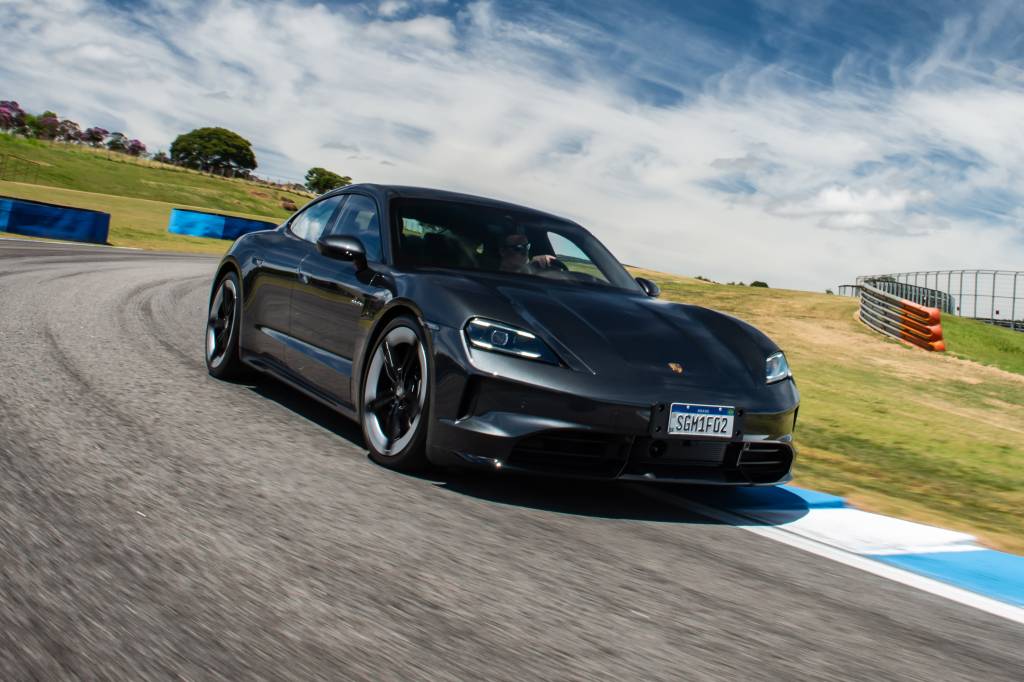 Novo Porsche Taycan 2025 fica mais potente e tem novas versões