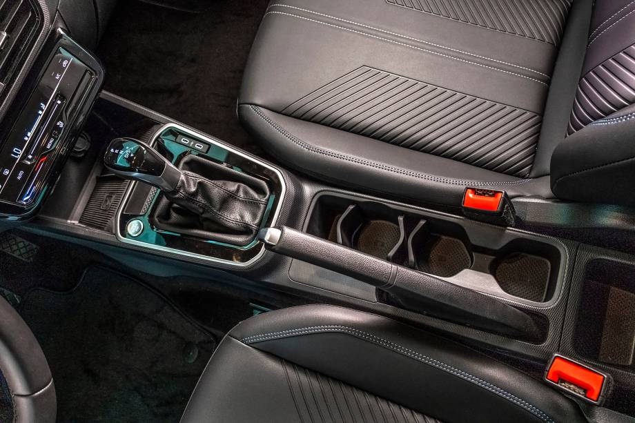 Porta-copos pode ser configurado de acordo com a necessidade do cliente Porta-copos pode ser configurado de acordo com a necessidade do cliente