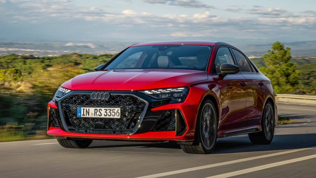 Audi RS3 Sedan retorna ao Brasil com 400 cv e mais rápido que Porsche