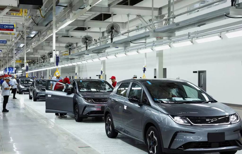 BYD ultrapassa Tesla e é líder em vendas de carros elétricos em 2025