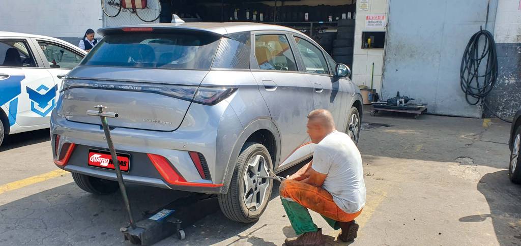 BYD Dolphin exige atenção ao rodízio para driblar desgaste rápido dos pneus