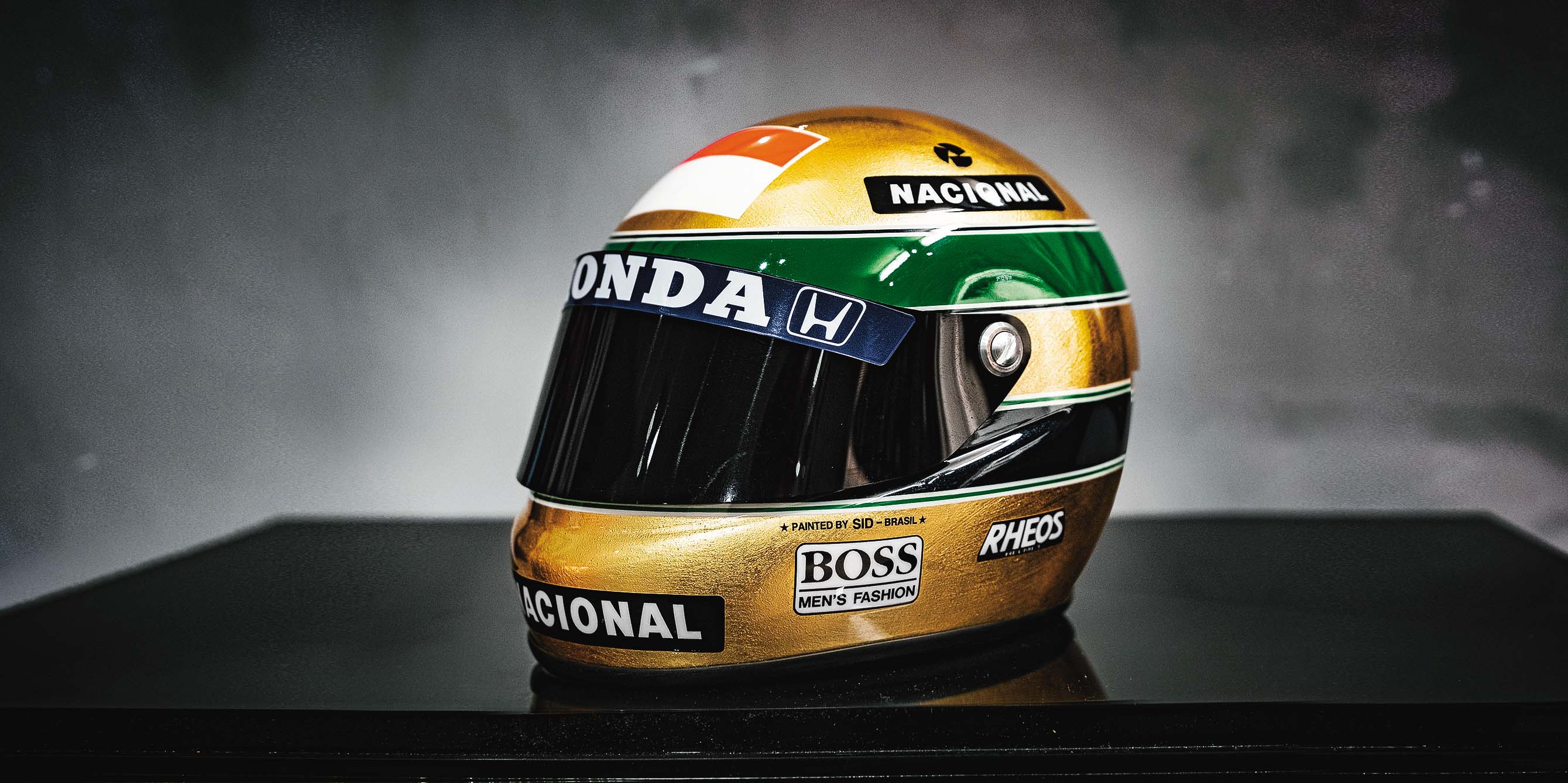 Capacete folheado a ouro em homenagem a Ayrton Senna vira item de coleção