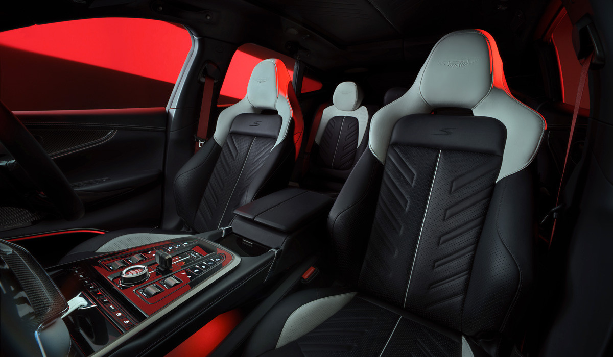 Aston Martin DBX S