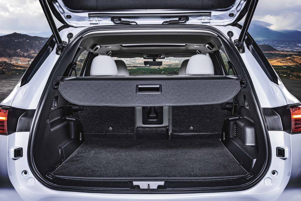Outlander PHEV White Diamond_005HR Outlander PHEV White Diamond_005HR