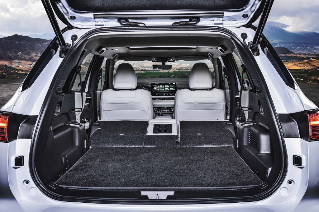 Outlander PHEV White Diamond_005HR Outlander PHEV White Diamond_005HR