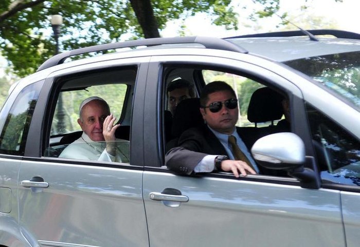 Fiat Idea do Papa Francisco era de locadora e é proibido de ser consertado