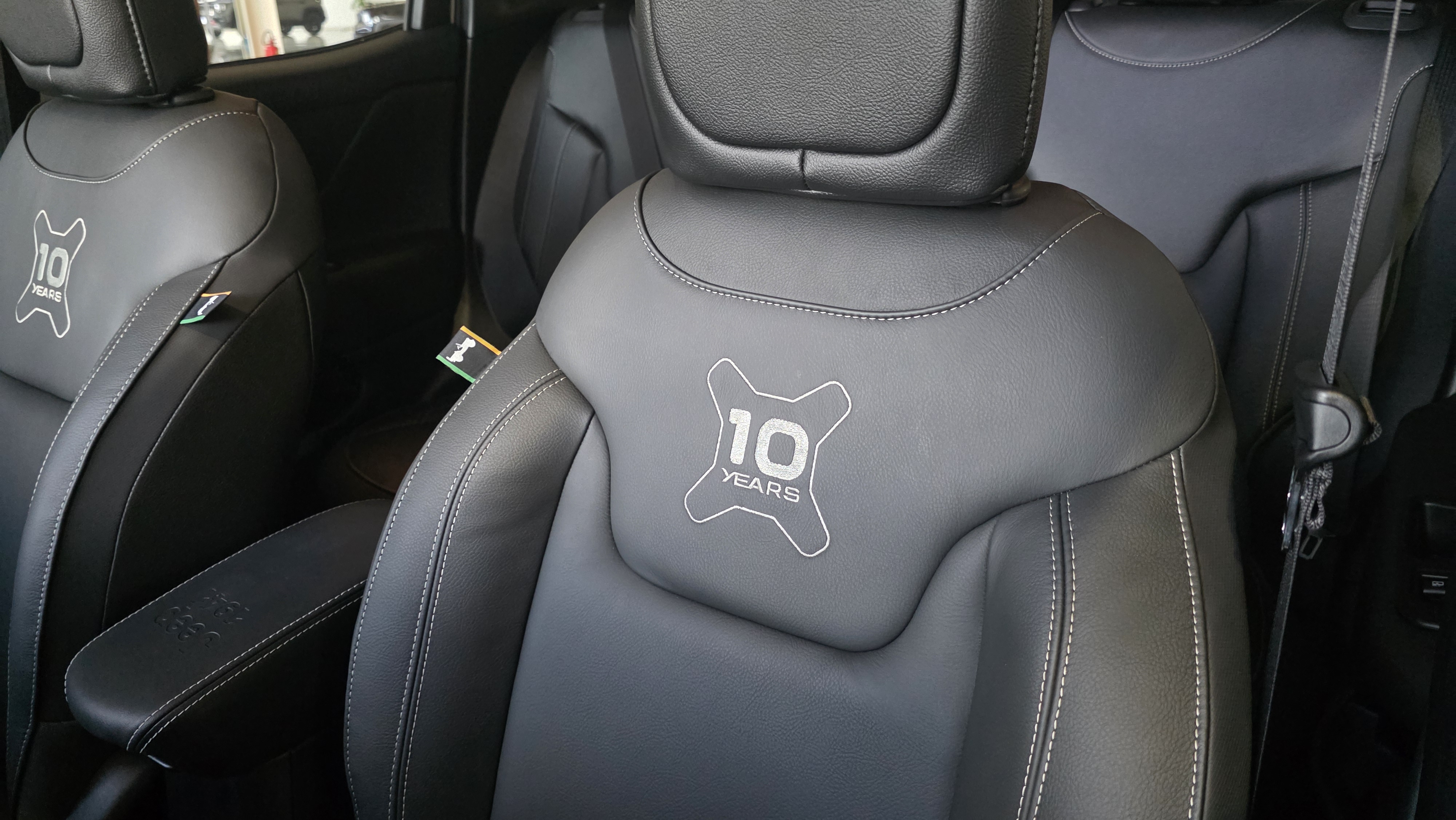 Detalhes do Jeep Renegade 10 Anos