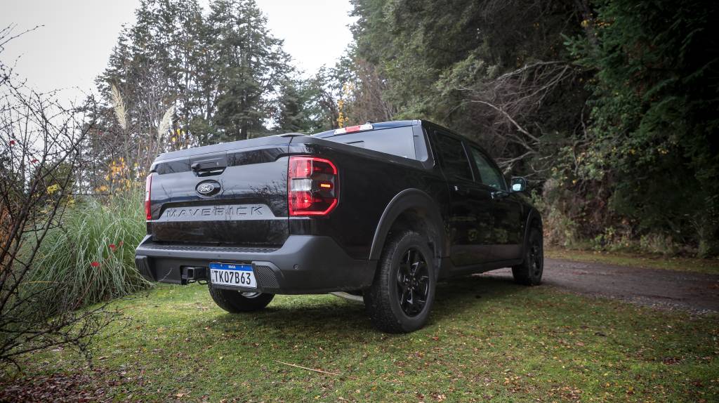 Ford Maverick Lariat Black (1) Ford Maverick Lariat Black