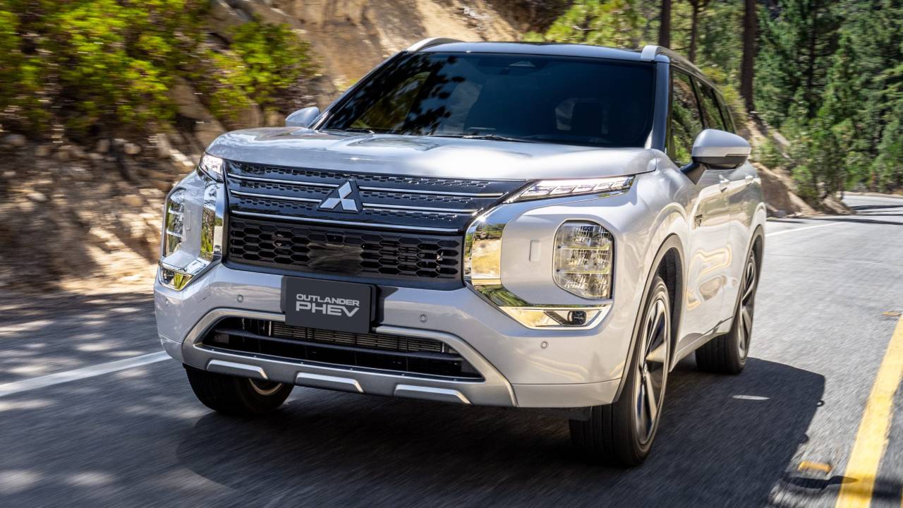 Outlander_PHEV_Signature_Ambient (4)
