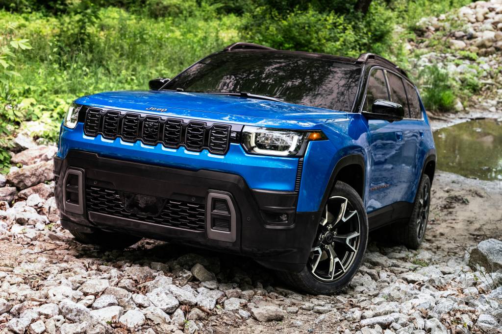 Nova geração do Jeep Cherokee surge híbrida e estreia no final de 2025