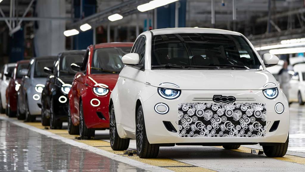 nuova-fiat-500-hybrid-2025-le-prime-foto (1) Fiat