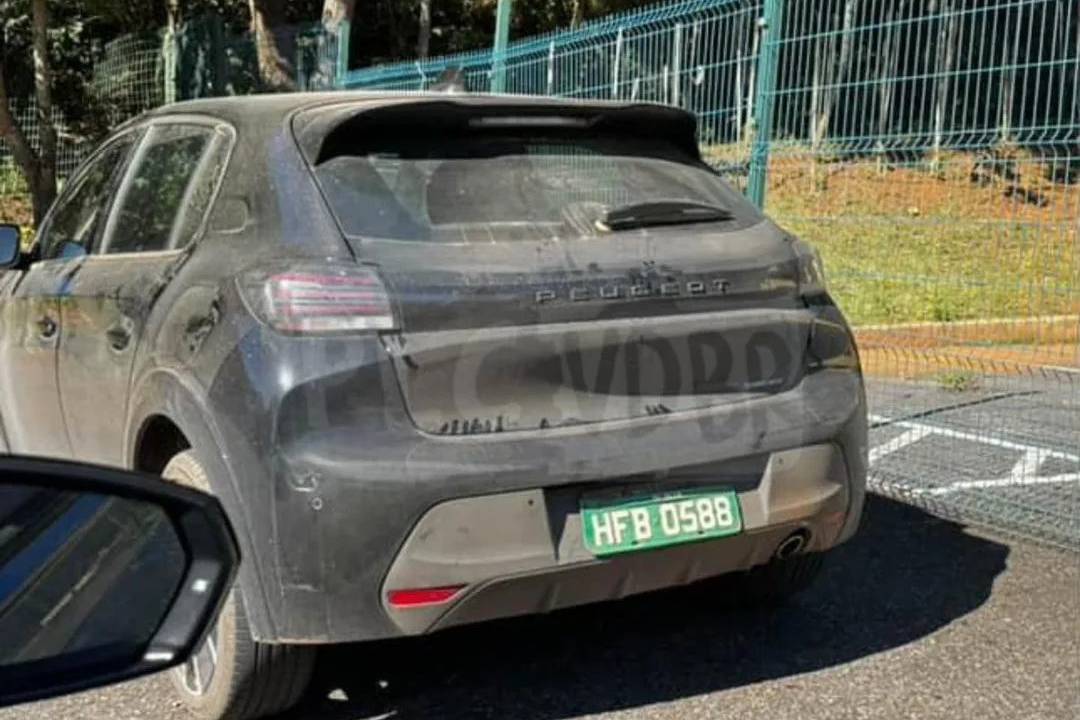 Peugeot 208 Turbo Hybrid em testes