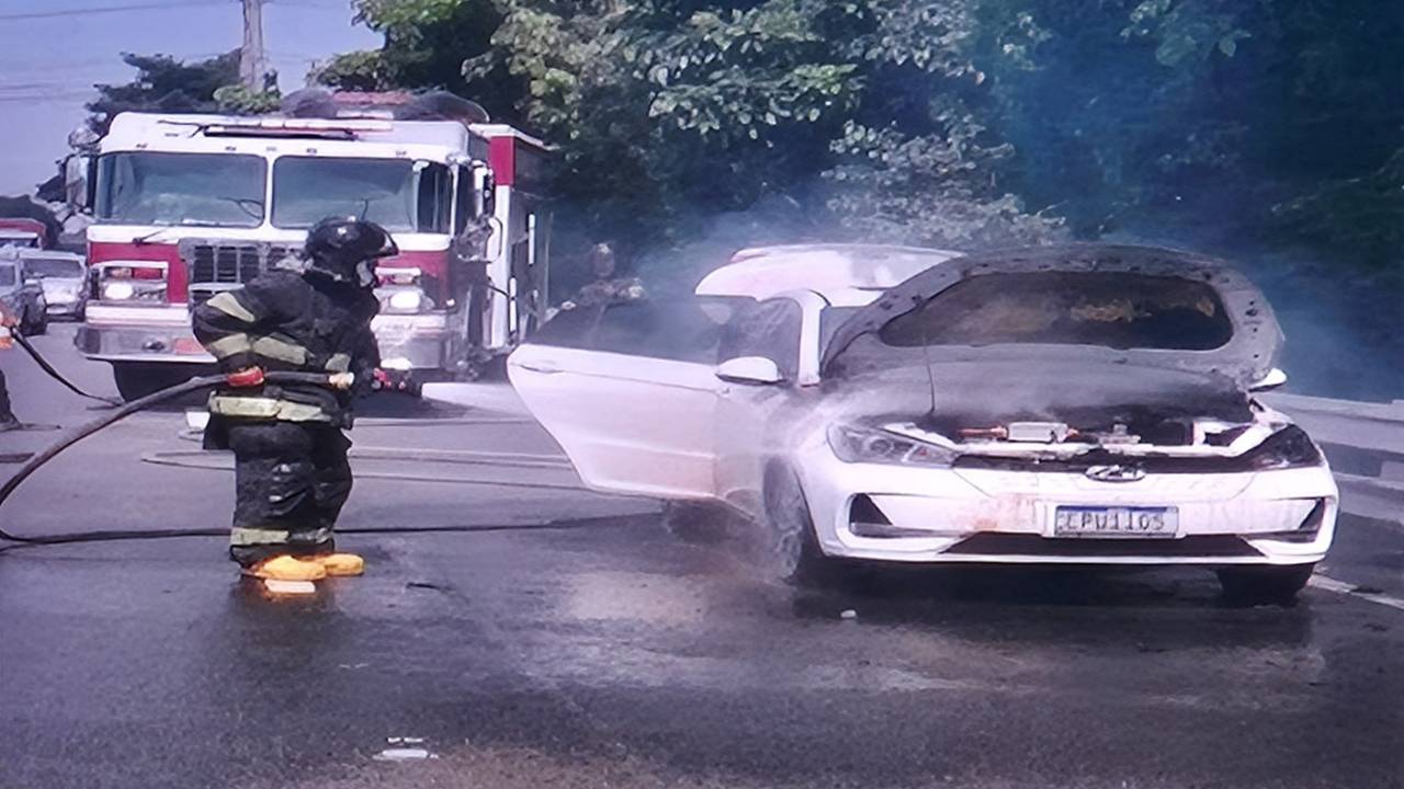 Caoa Chery Arrizo 5 elétrico pega fogo em São Paulo em fevereiro de 2025