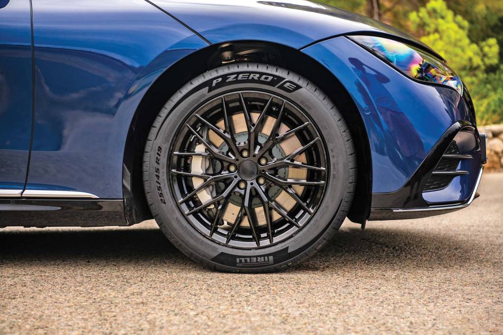 Pirelli P Zero E Pirelli P Zero E