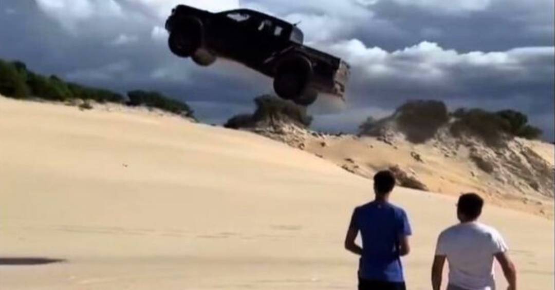 Ranger Raptor voadora torceu o chassi e tem rodas quebradas após salto; veja danos