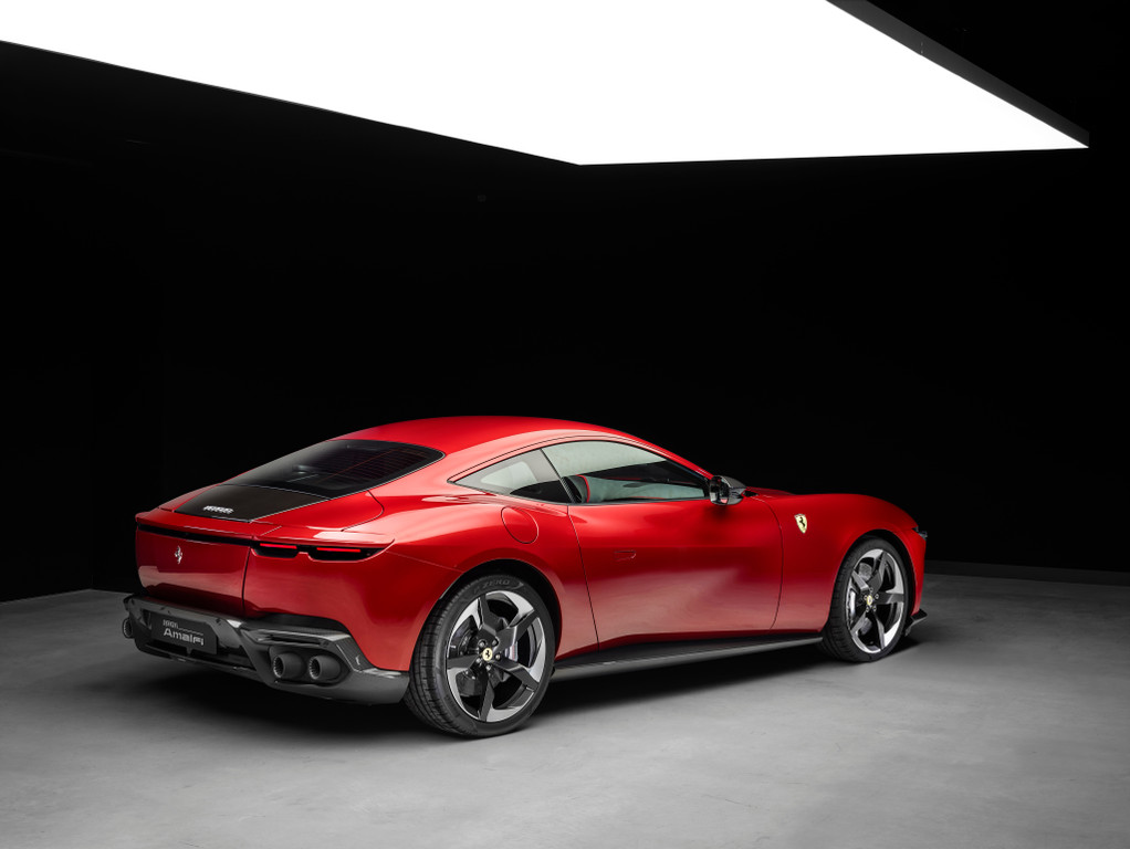 Ferrari Amalfi Ferrari Amalfi substitui a Roma com V8 mais potente e mais botões físicos