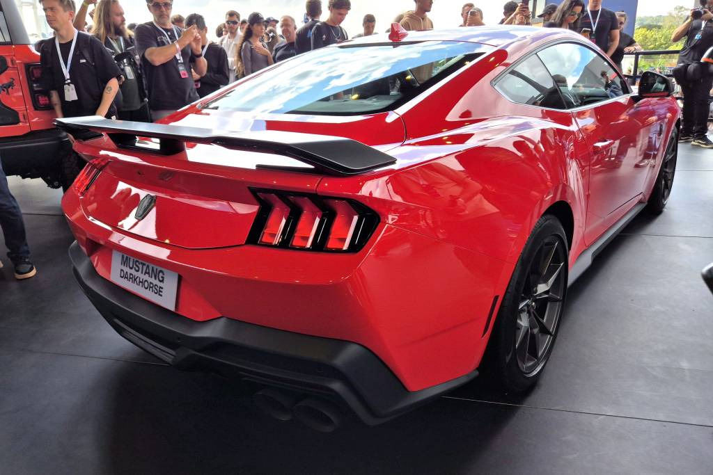 Ford Mustang Dark Horse (3) Ford Mustang Dark Horse