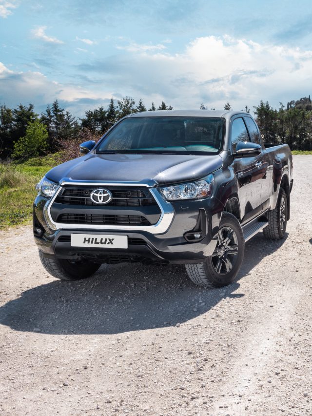 cropped-toyota_hilux_81.jpeg