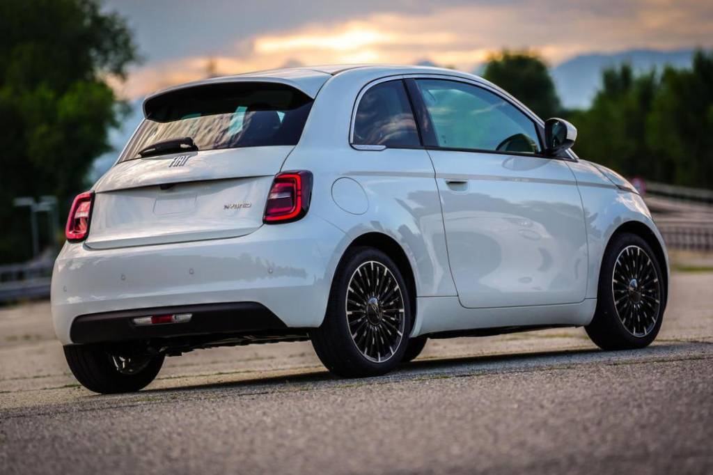 fiat-500-hybride-HD-2025-03_1 fiat-500-hybrid