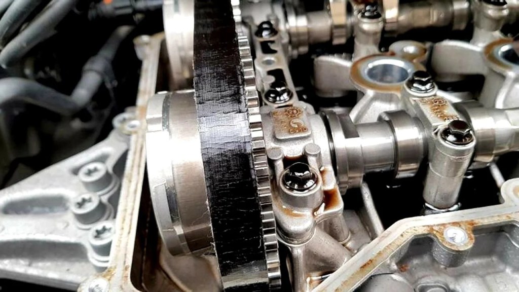 Crise da correia banhada a óleo fez Stellantis trocar por corrente na Europa